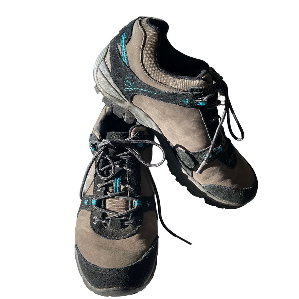 VIBRAM Gray and black hiking shoes. Great condition. Size 7.5